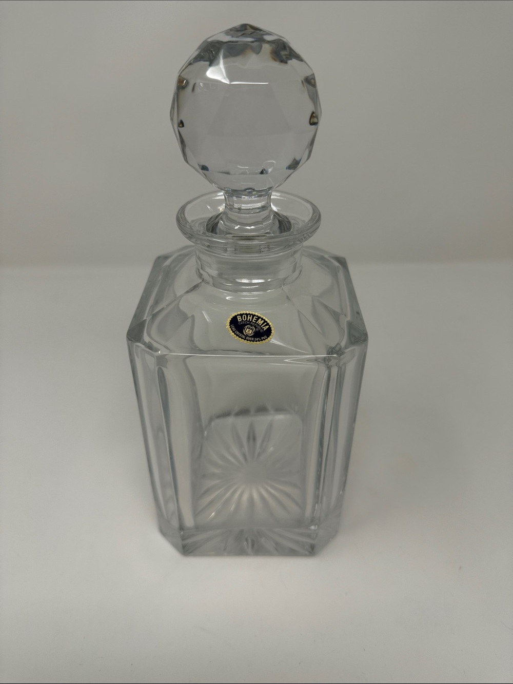 Clear Glass Decanter with Faceted Stopper